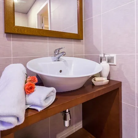 Апартаменты One-bedroom On Nezavisimosti 48
