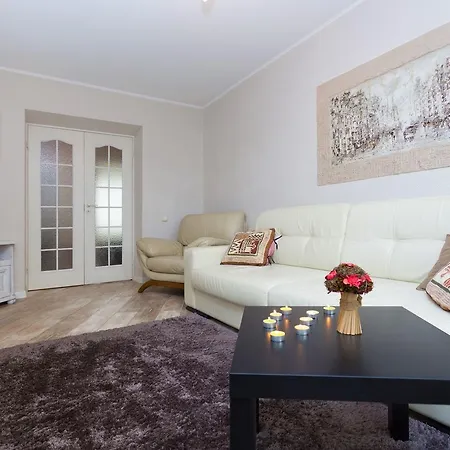 One-bedroom On Nezavisimosti 48 *