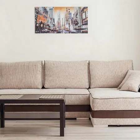 One-bedroom On Nezavisimosti 48 Апартаменты *